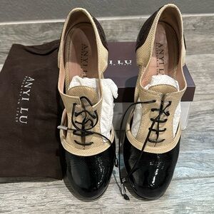 Vintage Lace Up Pumps
